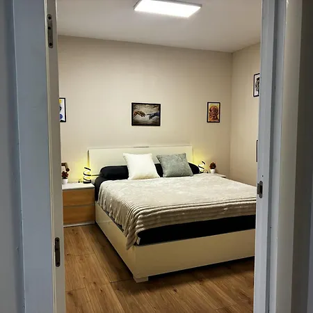 Apartment Modern In Center Near Train And Bus Station *