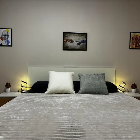 Apartment Modern In Center Near Train And Bus Station