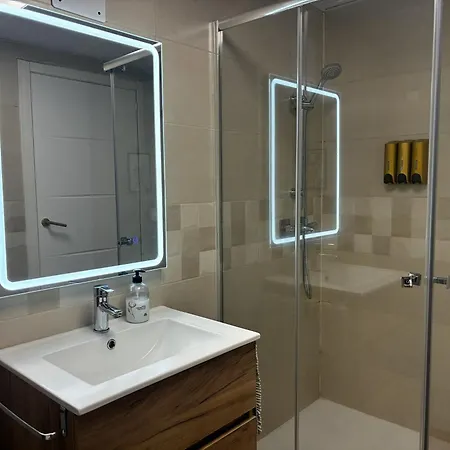 Modern In Center Near Train And Bus Station Apartment Córdoba
