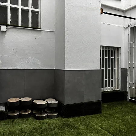 Apartment Modern In Center Near Train And Bus Station *